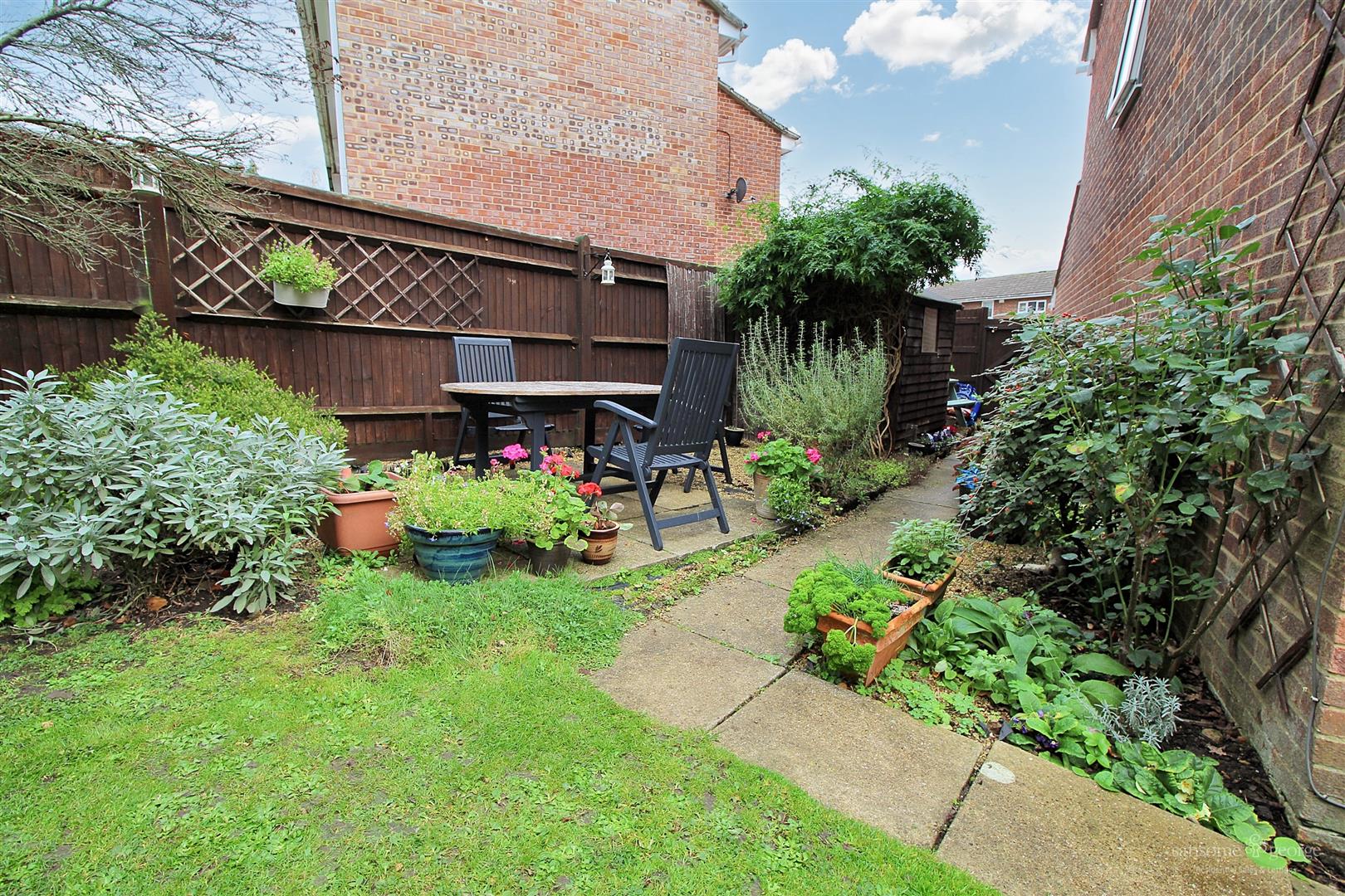Mackay Close, Calcot, Reading